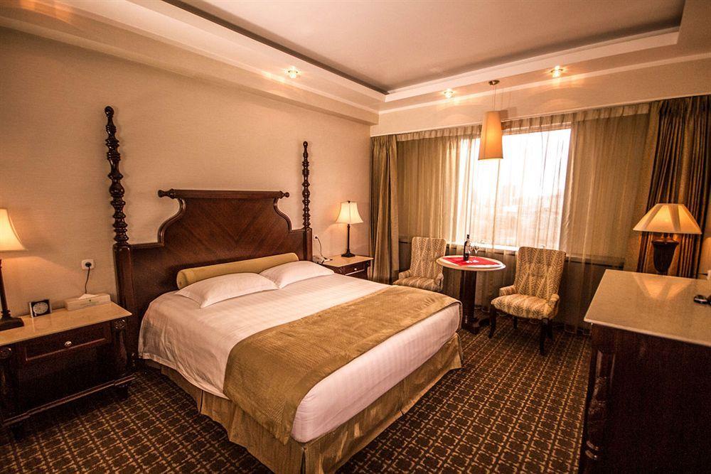 Chinggis Khaan Hotel Ulan Batur Dış mekan fotoğraf