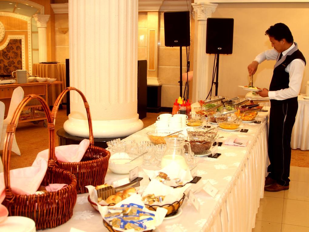 Chinggis Khaan Hotel Ulan Batur Dış mekan fotoğraf