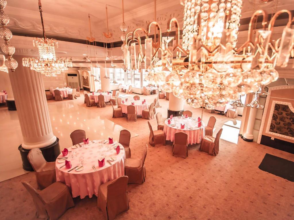 Chinggis Khaan Hotel Ulan Batur Dış mekan fotoğraf